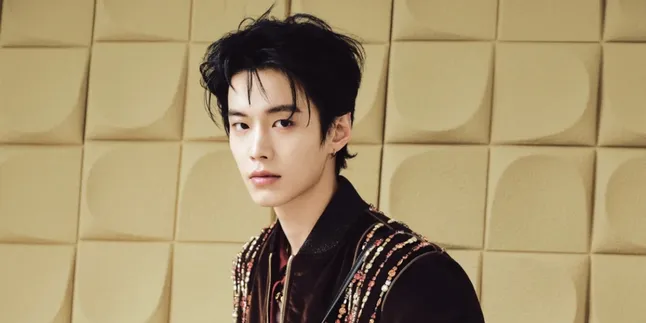 He Yu Debuts in International Magazine, Making History on the Cover of Esquire Vietnam