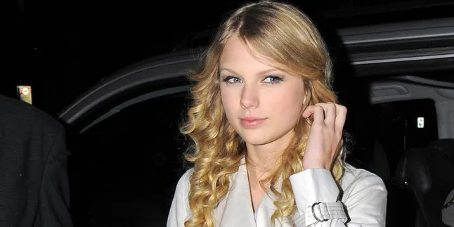 Headband Kini Jadi Aksesori Favorit Taylor Swift