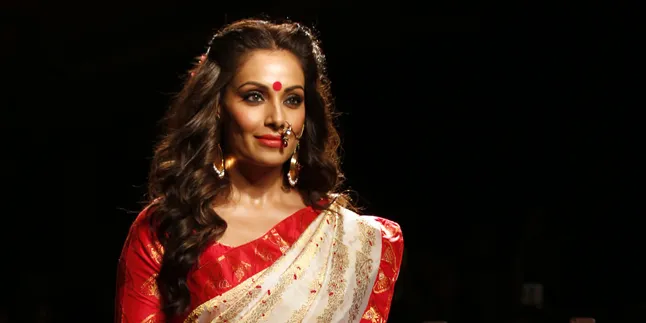 Heboh Bipasha Basu Langgar Kontrak & Tinggalkan Manajer di London Heboh Bipasha Basu Langgar Kontrak & Tinggalkan Manajer di London