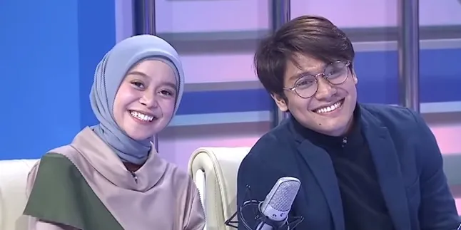 Heboh Putranya Dijodoh-jodohkan dengan Lesti, Begini Respon Ibunda Rizky Billar Heboh Putranya Dijodoh-jodohkan dengan Lesti, Begini Respon Ibunda Rizky Billar