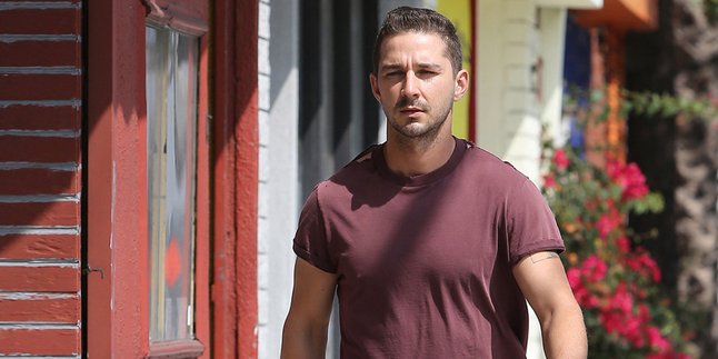 Heboh! Shia LaBeouf Nyaris Telanjang di Klip Sia 'Elastic Heart'