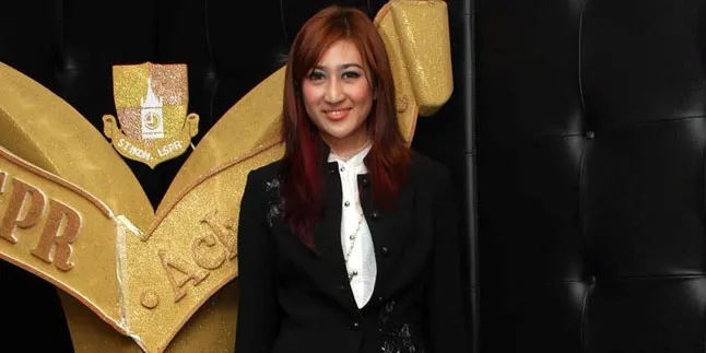 Helmalia Putri Belajar Jadi Pedagang Bakso Yang Baik