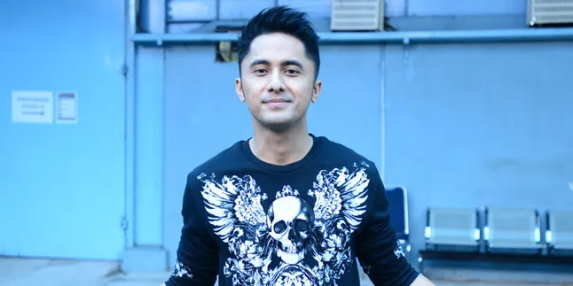 Hengky Kurniawan Bakal Garap Film Soal TKW Bareng Prilly Hengky Kurniawan Bakal Garap Film Soal TKW Bareng Prilly