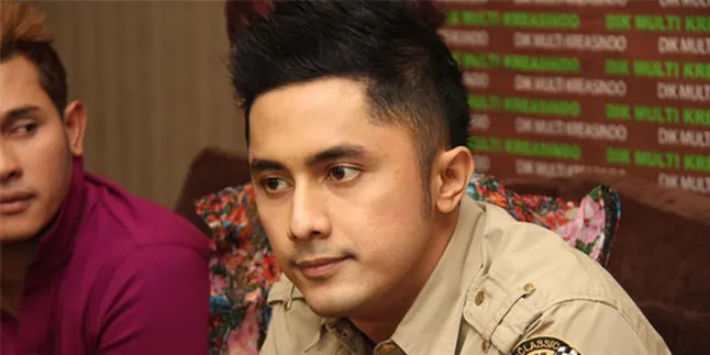 Hengky Kurniawan Dekati Penyanyi Dangdut? Hengky Kurniawan Dekati Penyanyi Dangdut?