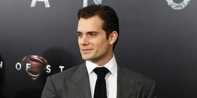 Henry Cavill Putus, Superman Pun Lagi-Lagi Patah Hati Henry Cavill Putus, Superman Pun Lagi-Lagi Patah Hati