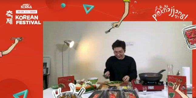 Exciting Cooking Together with Jun Chef x Pochajjang at KapanLagi Korean Festival
