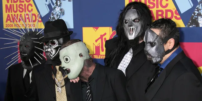 Hii... Ada Hantu Badut di Red Carpet Grammy Awards