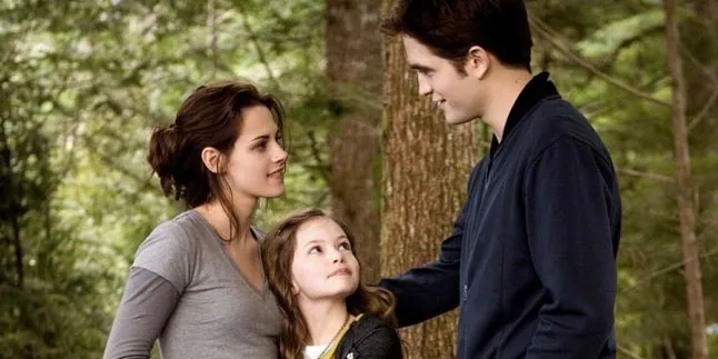 Hiii... Wajah Asli Bayi Reneesme 'TWILIGHT' Sangat Aneh! Hiii... Wajah Asli Bayi Reneesme 'TWILIGHT' Sangat Aneh!