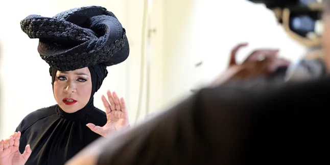Hijabnya Dihujat Warga Malaysia, Melly Goeslaw 'Tampar Balik' Hijabnya Dihujat Warga Malaysia, Melly Goeslaw 'Tampar Balik'