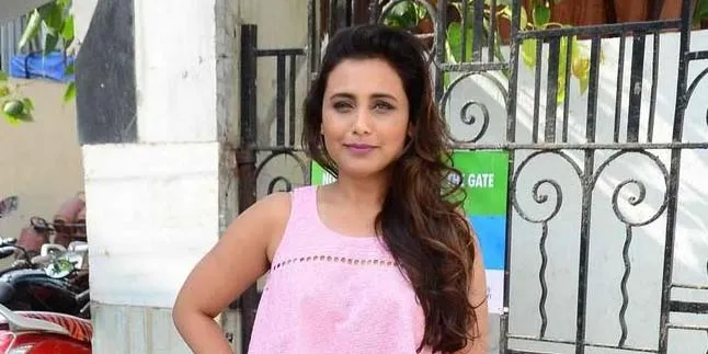 Hijau Putih, Nuansa Lain Musim Panas ala Rani Mukherjee Hijau Putih, Nuansa Lain Musim Panas ala Rani Mukherjee