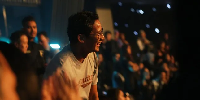 Hilangkan Penat Kerja Jadi Wakil Gubernur, Sandiaga Uno Nonton Konser Ari Lasso Hilangkan Penat Kerja Jadi Wakil Gubernur, Sandiaga Uno Nonton Konser Ari Lasso