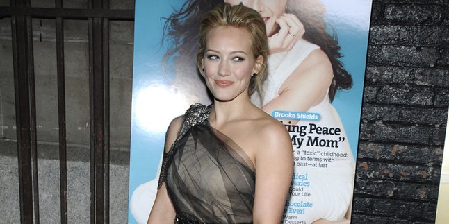 Hilary Duff Tampil Seksi di Sampul Single Baru, 'All About You'