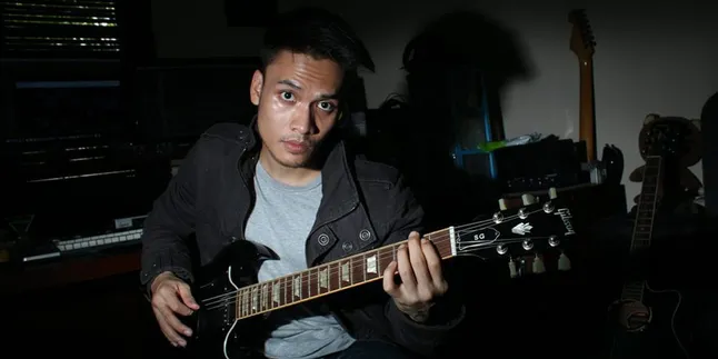 Hobi Koleksi Gitar, Randy Pangalila Belum Tertarik Bikin Custom Hobi Koleksi Gitar, Randy Pangalila Belum Tertarik Bikin Custom