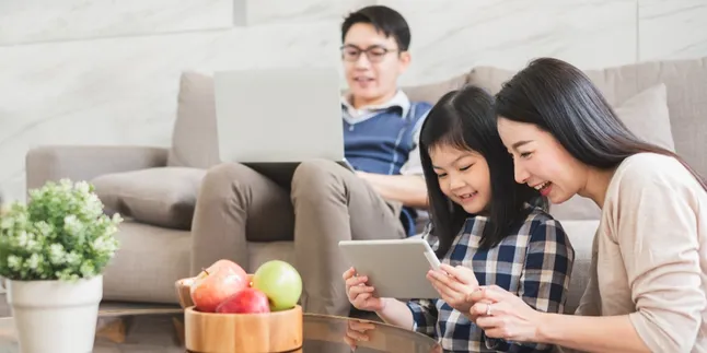 Home Smart Home, Bikin Jadi Satu Keluarga di Rumah Gampang Banget Lho!