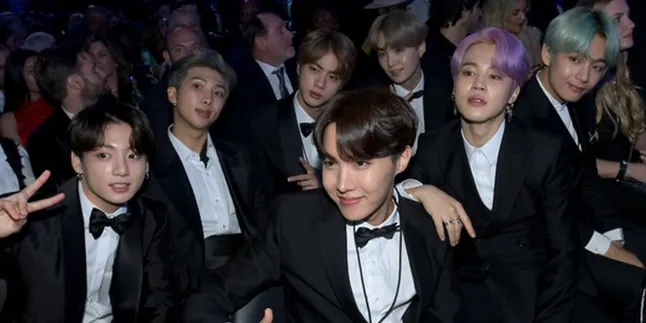 Hormati Islam, BTS Tak Pamerkan Abs & Kru Pakai Abaya di Konser Arab