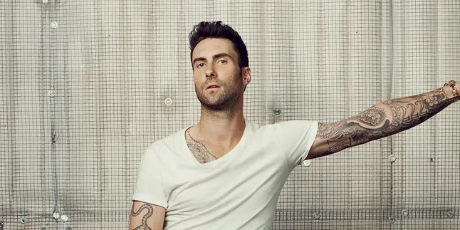 Hot! Adam Levine Berpose Ala Bintang Film Dewasa