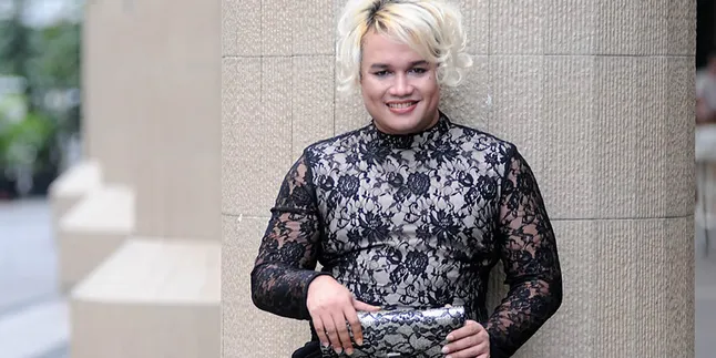 Hot Pants, Bawaan Wajib Tata Liem Saat Liburan di Bali Hot Pants, Bawaan Wajib Tata Liem Saat Liburan di Bali