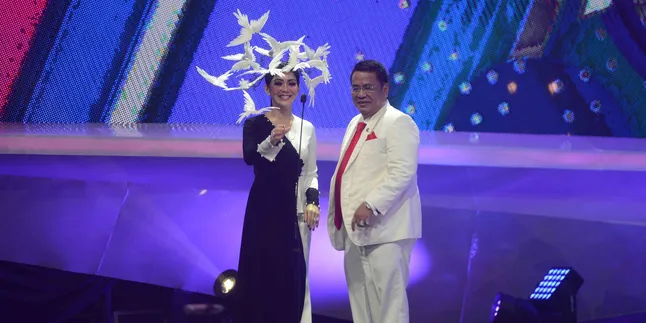 Hotman Paris Berencana Untuk 'Grebek' Jet Pribadi Syahrini, Ada Apa?