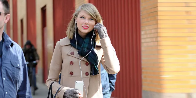 How Sweet, Taylor Swift Kejutkan Fans di Hari Bahagianya