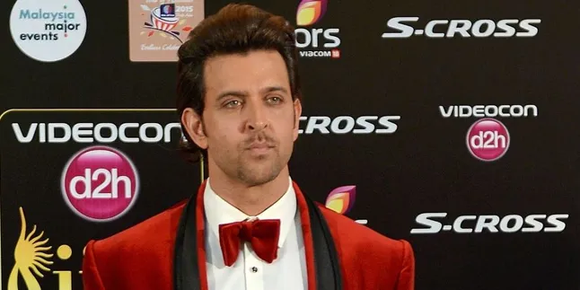 Hrithik Roshan Bantah Bakal Main Film Bareng Anak Tiri Kareena Hrithik Roshan Bantah Bakal Main Film Bareng Anak Tiri Kareena