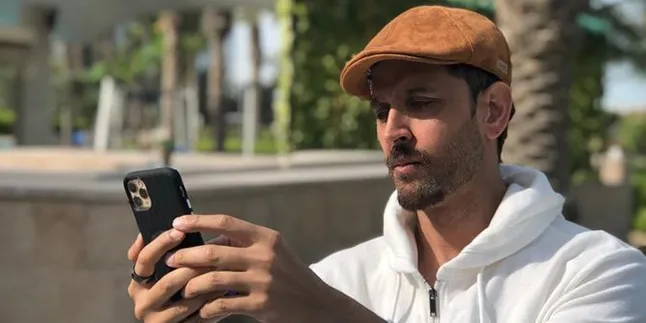 Hrithik Roshan Tinggal Serumah Lagi dengan Mantan Istri Gara-Gara Virus Corona