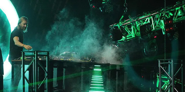 Hujan Lebat dan Lumpur, DWP 2013 Tetap Meriah Sampai Pagi!