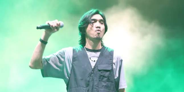 Hujan Rintik Tak Halangi Sheila on 7 Gebrak Panggung KLBB Festival 2026