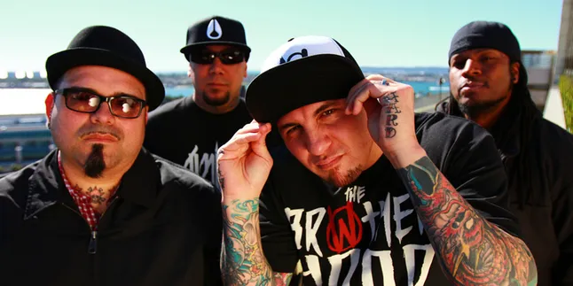 Hujan Tak Surutkan Para Fans Tonton Aksi POD