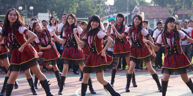 HUT Teater Yang ke-1, JKT48 Bawakan Lagu 'Kenangan'