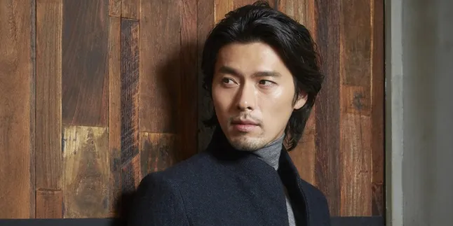 Hyun Bin Jadi Turis di Foto Teaser 'Memories Of The Alhambra'