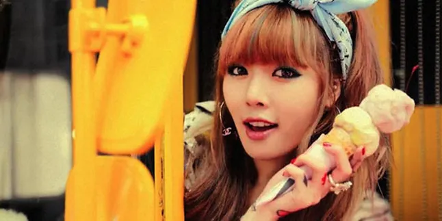 HyunA Nampak Dewasa Dengan Baju Seragam SMA