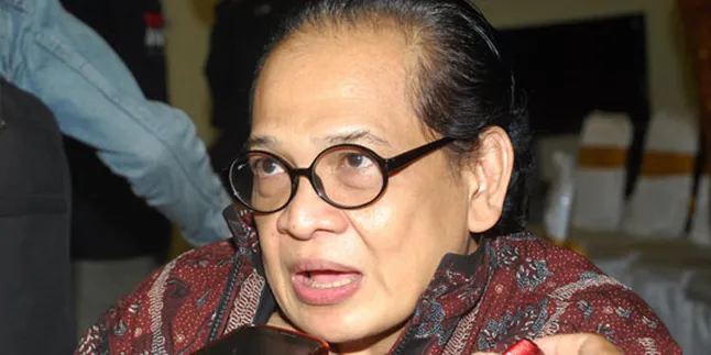 Ibu Ani Yudhoyono Melayat Desainer Ramli