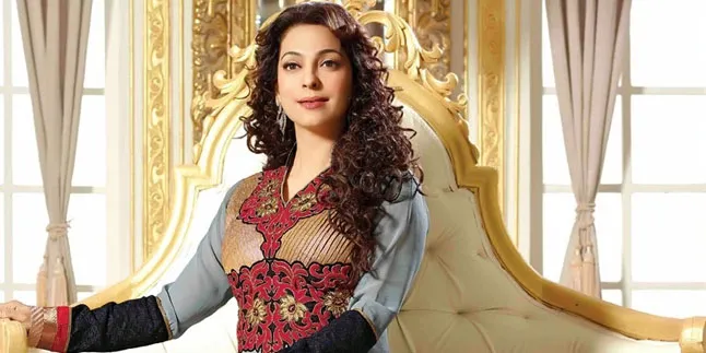 Ibu Bijak, Juhi Chawla Anggap Wanita Menguntungkan Dalam Hal Ini
