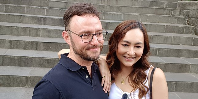 Mother and Son Absent at Wedding in Toronto, Dewi Rezer and Ethan Will Hold Reception in Bali