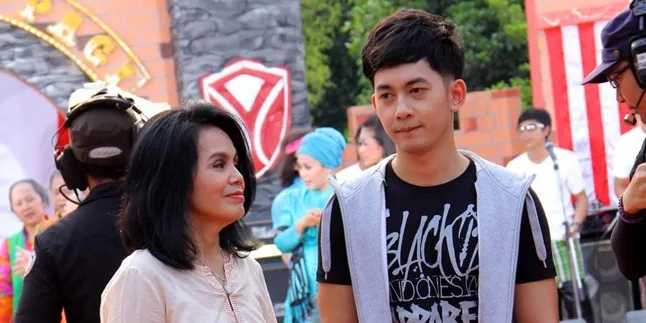 Ibunda Dioperasi Karena Tumor Ganas, Kiki Farrel Pingsan di Rumah Sakit