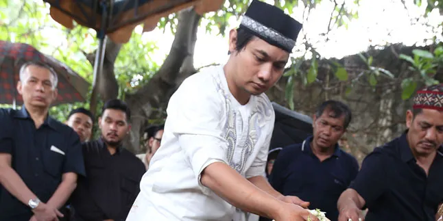 Ibunda Menyatu Dengan Tanah, Brian SO7 Menitikkan Air Mata
