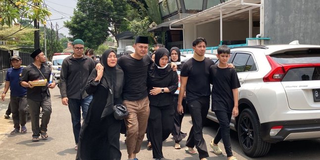 Sonny Septian's Mother Passes Away, Ustaz Maulana Says Family Has Accepted It