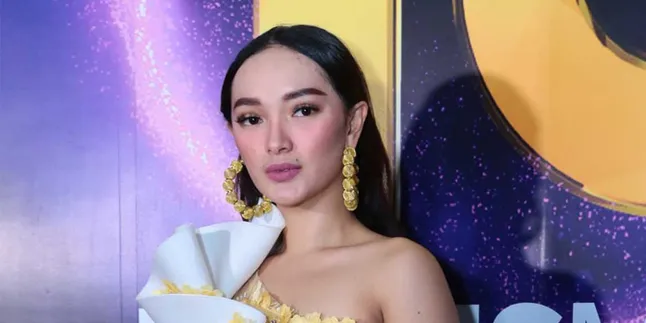 Ibunda Ultah, Zaskia Gotik Beri Kado Cincin Berlian Mewah Ibunda Ultah, Zaskia Gotik Beri Kado Cincin Berlian Mewah