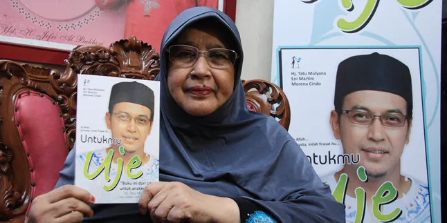 Ibunda Ustad Jeffry Al Buchory Tulis Buku 'Untukmu Uje' Ibunda Ustad Jeffry Al Buchory Tulis Buku 'Untukmu Uje'