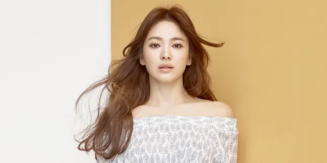 Idol Senior Kenang Kebaikan Song Hye Kyo Saat Masih SMA Idol Senior Kenang Kebaikan Song Hye Kyo Saat Masih SMA