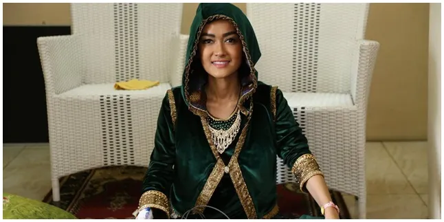 Idul Fitri, Makam Julia Perez Dikunjungi Para Penggemar Idul Fitri, Makam Julia Perez Dikunjungi Para Penggemar