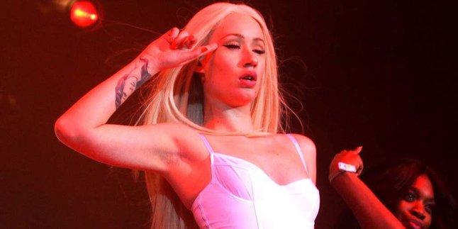 Iggy Azalea Jatuh Cinta Pada Taylor Swift Sejak Pandangan Pertama