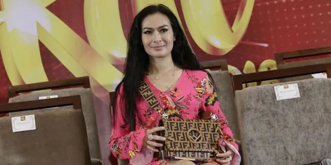 Iis Dahlia Punya Sebutan Khusus Untuk Haters Media Sosial
