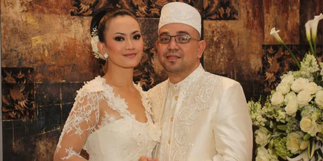 Ijab Kabul Merry Putrian Berhias Tetesan Air Mata