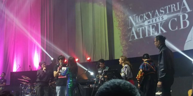 Ikang Fawzi Tampil di Konser Nicky Astria Meets Atiek CB, Ajak Penonton Untuk Doakan Mendiang Marissa Haque