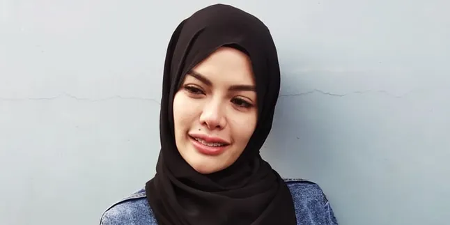 Ikhlas Berhijab, Nikita Mirzani Ingin Bertemu Kedua Orangtua di Surga