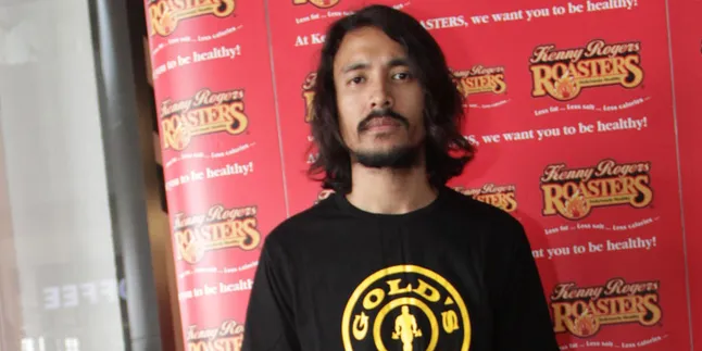 Ikuti Impian, Ello Pindah Haluan Menjadi Gitaris