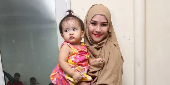 Ikuti Jejak Hanung - Zaskia, Si Imut Kala Madali Ikut Syuting