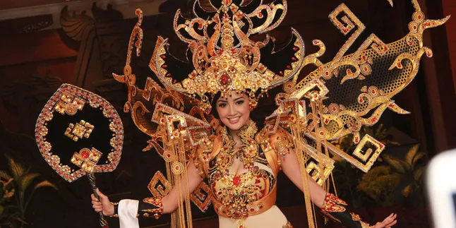 Ikuti Miss International, Elfin Pertiwi Kenakan Kostum Bermahkota