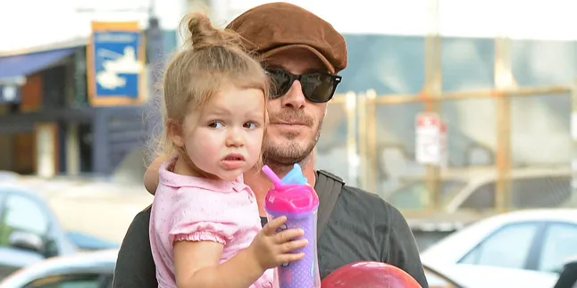 Imut Menggemaskan! Inilah Wajah Lucu Harper Beckham Saat Ngantuk Imut Menggemaskan! Inilah Wajah Lucu Harper Beckham Saat Ngantuk